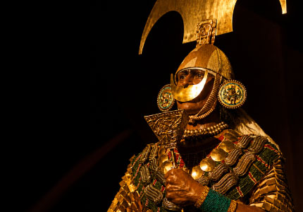 Lambayeque - Viajar a Lambayeque es sumergirse en una tierra de historia, cultura y tradición. Hogar de impresionantes tesoros arqueológicos y reconocido por albergar el legado del Señor de Sipán. Si estás buscando pasajes de bus a Lambayeque, ITTSABUS tiene la comodidad y seguridad que necesitas en un servicio de transporte terrestre interprovincial. Disfruta de amplios asientos para descansar, climatización durante todo el viaje y conductores profesionales comprometidos con tu tranquilidad. Compra ya tus pasajes de bus a Lambayeque y descubre un destino donde cada rincón cuenta una historia. Con ITTSABUS disfrutas el viaje a tu destino.